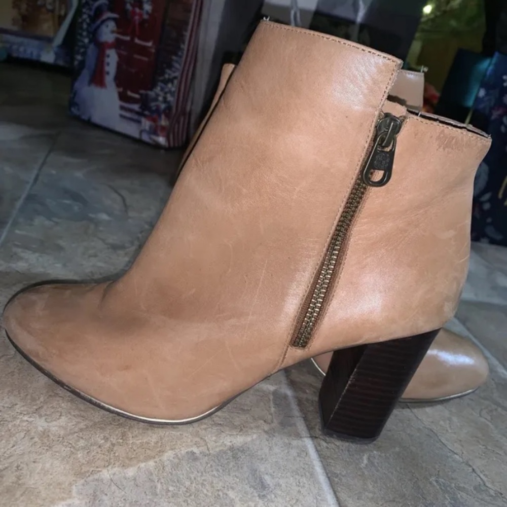 Elliott Lucca Tan Camel Leather Block Heel Booties Size 8.5